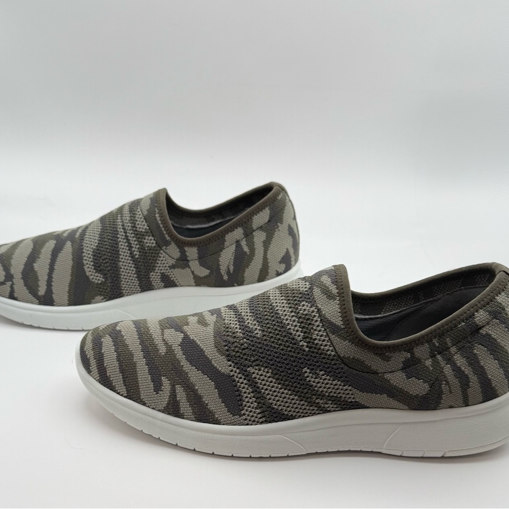 AQUA COLLEGE NNW Women's Felicity Camo Knit Waterproof Slip-On Sneakers Size 10